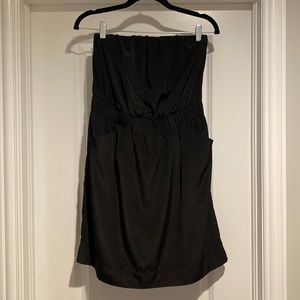 Black strapless dress with pockets